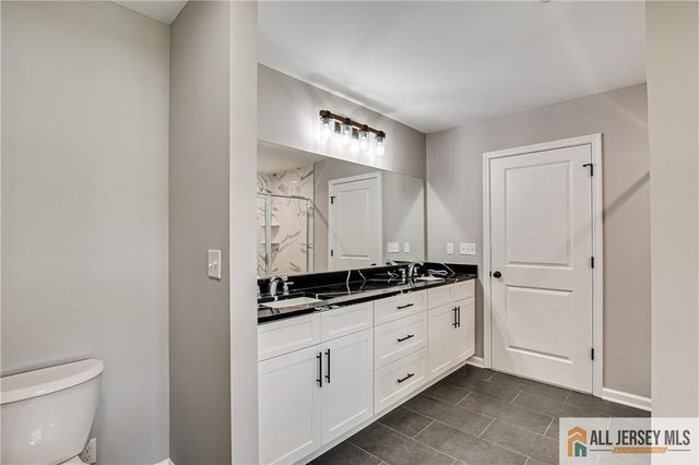 10 Hector Avenue, Edison, NJ 08817