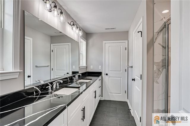 10 Hector Avenue, Edison, NJ 08817