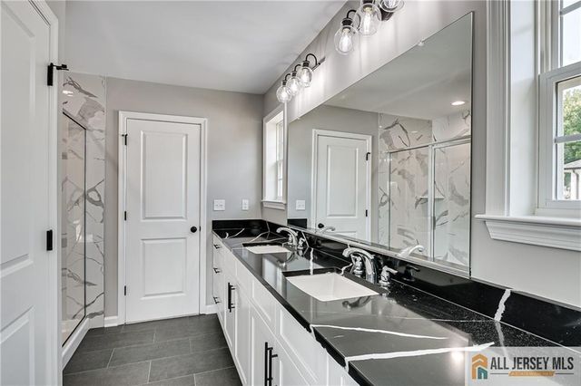 10 Hector Avenue, Edison, NJ 08817