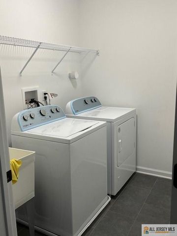 10 Hector Avenue, Edison, NJ 08817