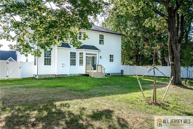 10 Hector Avenue, Edison, NJ 08817