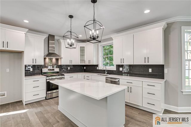 10 Hector Avenue, Edison, NJ 08817