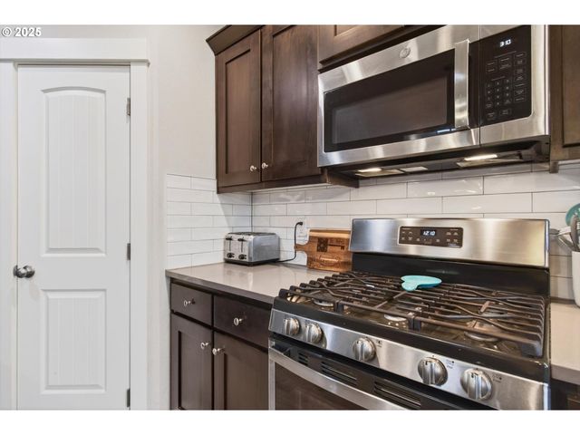 52171 Casswell Dr, Scappoose, OR 97056