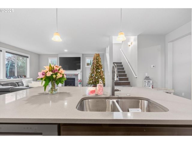 52171 Casswell Dr, Scappoose, OR 97056