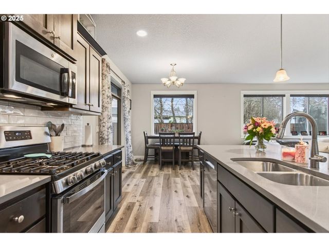 52171 Casswell Dr, Scappoose, OR 97056