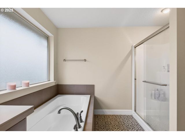 52171 Casswell Dr, Scappoose, OR 97056