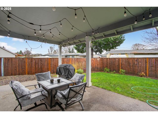 52171 Casswell Dr, Scappoose, OR 97056