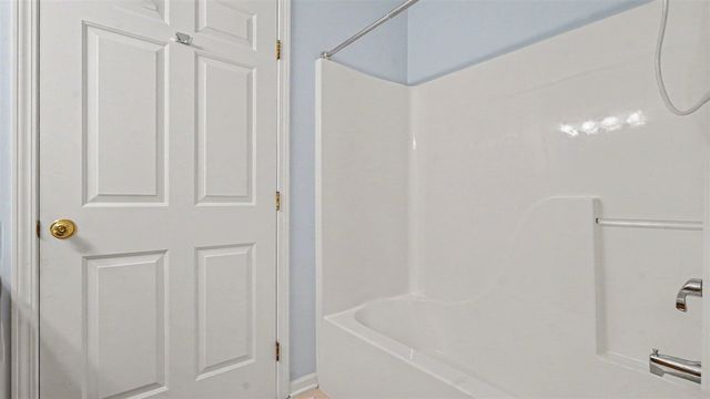 2654 S Knightsbridge Circle, Ann Arbor, MI 48105