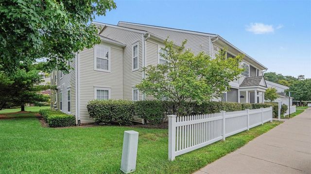 2654 S Knightsbridge Circle, Ann Arbor, MI 48105