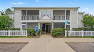 2654 S Knightsbridge Circle, Ann Arbor, MI 48105