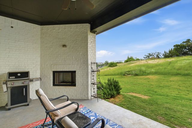 404 Oak Meadow Lane, Weatherford, TX 76085