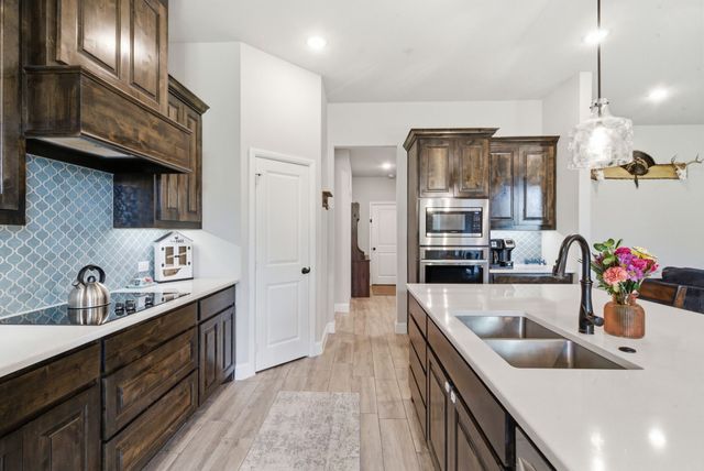 404 Oak Meadow Lane, Weatherford, TX 76085