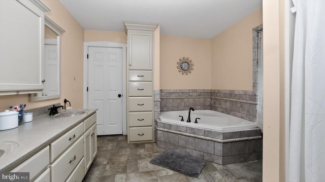 350 MIDDLE RD, Millersburg, PA 17061