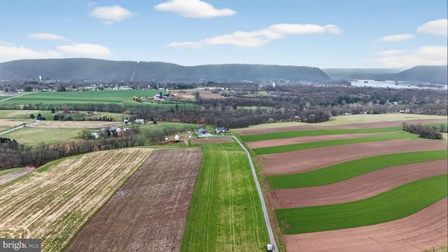 350 MIDDLE RD, Millersburg, PA 17061