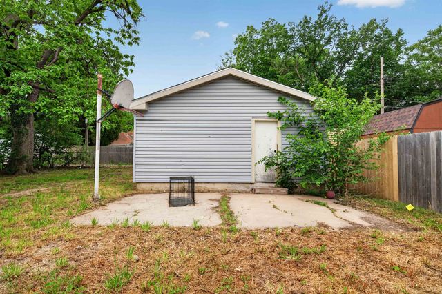 1423 S Market, Wichita, KS 67211