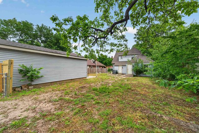 1423 S Market, Wichita, KS 67211