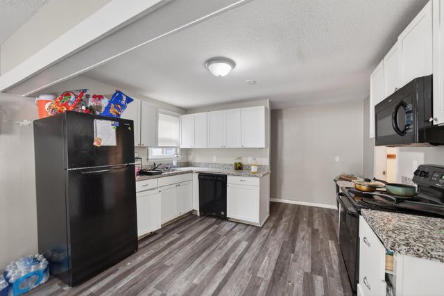 1423 S Market, Wichita, KS 67211
