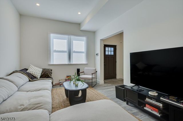 299 7Th Ave, Newark City, NJ 07107