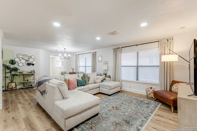 7035 Valmont, San Antonio, TX 78240