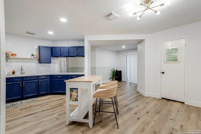 7035 Valmont, San Antonio, TX 78240