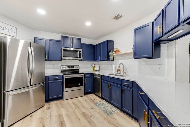 7035 Valmont, San Antonio, TX 78240