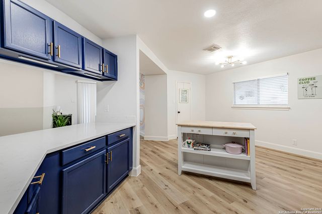 7035 Valmont, San Antonio, TX 78240