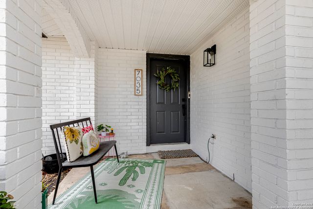 7035 Valmont, San Antonio, TX 78240