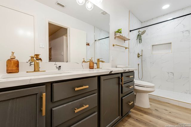 7035 Valmont, San Antonio, TX 78240