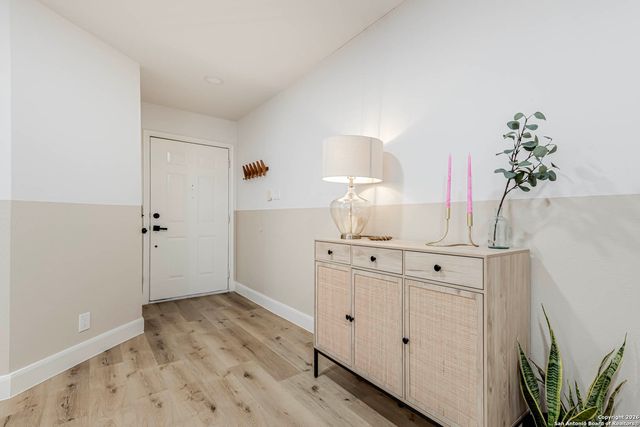 7035 Valmont, San Antonio, TX 78240