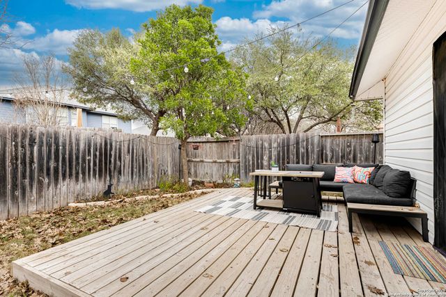 7035 Valmont, San Antonio, TX 78240