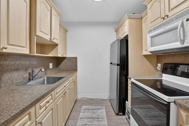 101 SW 132nd Way 213J, Pembroke Pines, FL 33027