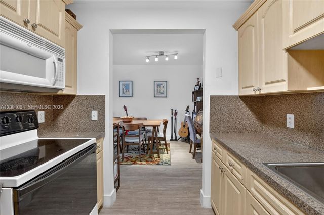 101 SW 132nd Way 213J, Pembroke Pines, FL 33027