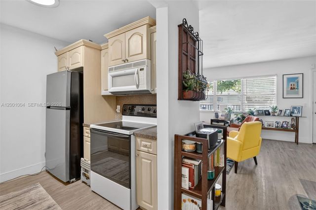 101 SW 132nd Way 213J, Pembroke Pines, FL 33027