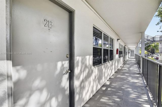 101 SW 132nd Way 213J, Pembroke Pines, FL 33027