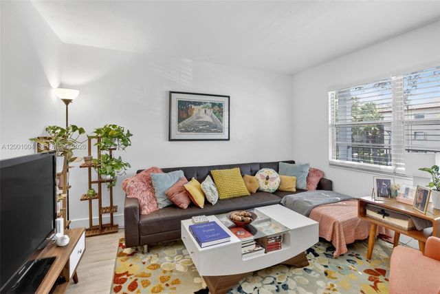 101 SW 132nd Way 213J, Pembroke Pines, FL 33027