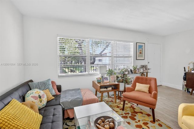 101 SW 132nd Way 213J, Pembroke Pines, FL 33027