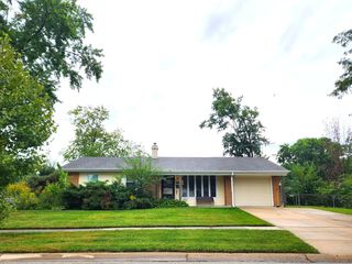 325 Spruce Lane, Elk Grove Village, IL 60007