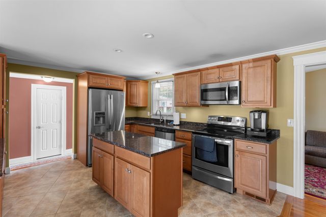 117 Brady Circle, Manchester, NH 03109