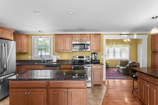 117 Brady Circle, Manchester, NH 03109