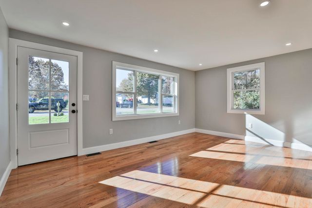 16 Palmer Road, Goffstown, NH 03045