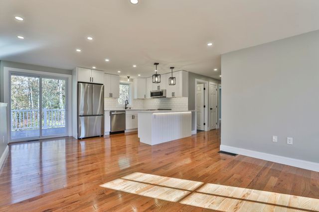 16 Palmer Road, Goffstown, NH 03045