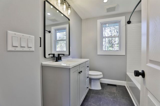 16 Palmer Road, Goffstown, NH 03045