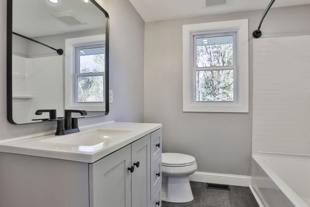 16 Palmer Road, Goffstown, NH 03045