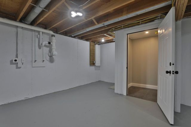 16 Palmer Road, Goffstown, NH 03045