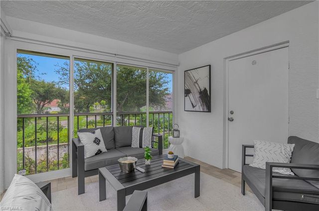 7725 Jewel LN 201, Naples, FL 34109