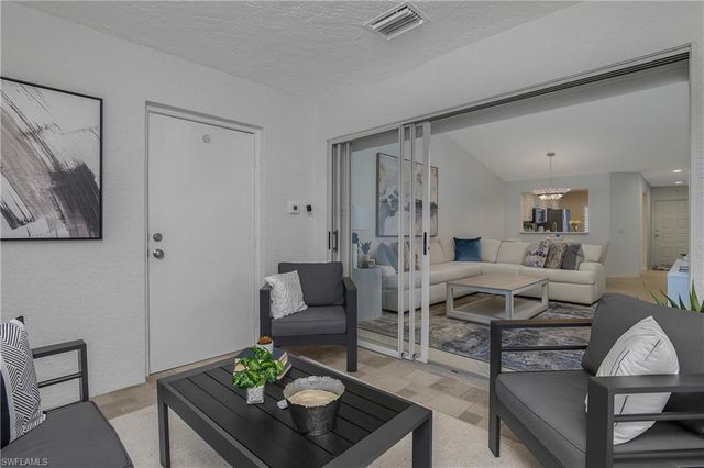 7725 Jewel LN 201, Naples, FL 34109