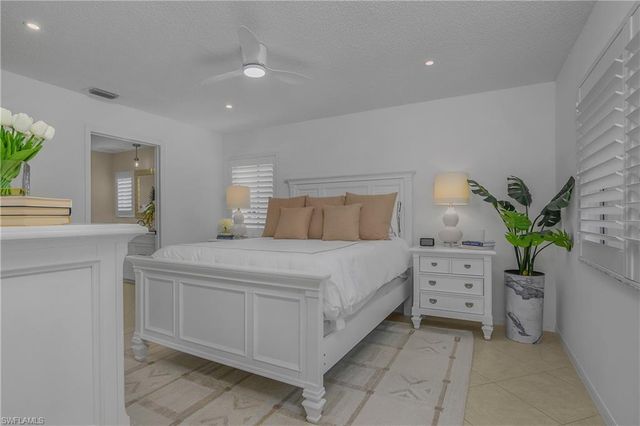 7725 Jewel LN 201, Naples, FL 34109