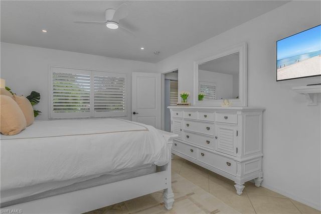 7725 Jewel LN 201, Naples, FL 34109
