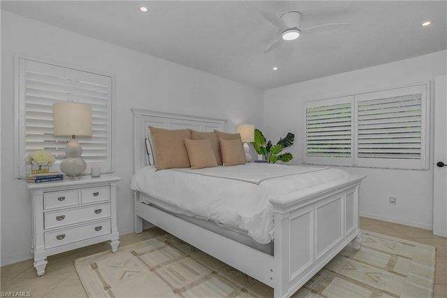 7725 Jewel LN 201, Naples, FL 34109