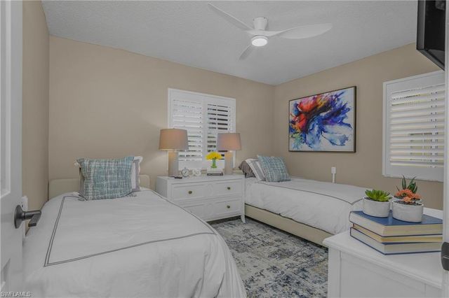 7725 Jewel LN 201, Naples, FL 34109
